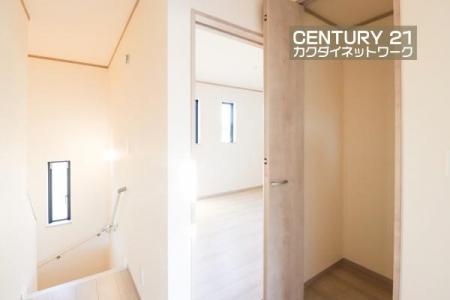 ���[�@�L���Ɏ��[������܂��B�N���[�[�b�g�ɓ��肫��Ȃ��Ȃ����������܂��Ă����̂ɕ֗��ł��B