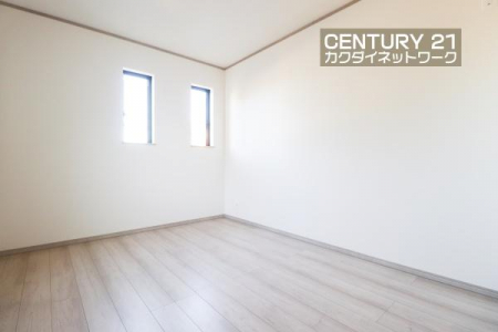 �@���������J���[�̏��ނ������ɒ��a�����{�@��B