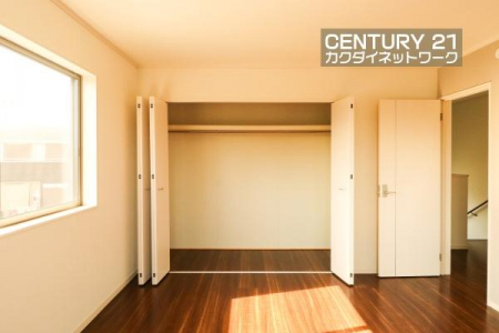 �@����������ǎ��Ɖ��������J���[�̏��ނ������ɒ��a�����{�@��B