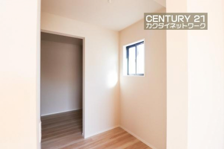 ���[�@����ƕ֗��ȃE�H�[�N�C���N���[�[�b�g�B�G�߂�p�r�ɕ����Ă��g�����������܂��B�m�����������񂨎����ł��A��������Ǝ��[���Ă��������܂��B�o�b�O��X�q�Ȃǂ̏��������[�ł��܂��B