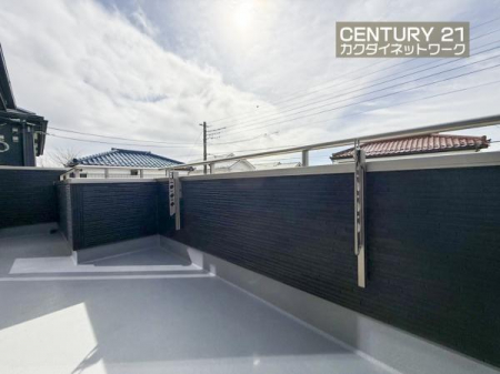 �o���R�j�[�@�[���ȍL�����m�ۂ��ꂽ�o���R�j�[�B