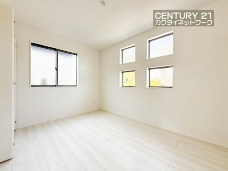 �@���������J���[�̏��ނ������ɒ��a�����{�@��B