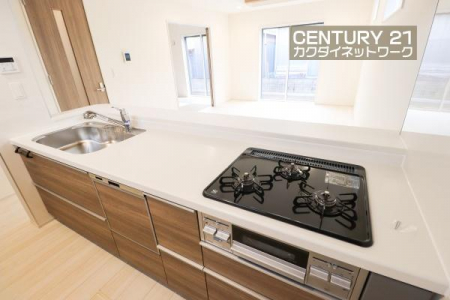 �L�b�`���@���H���̏��������Ȃ���Ƒ��Ƃ̉�b���y���߂�ΖʃL�b�`���B