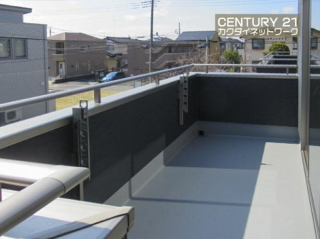 �o���R�j�[�@�[���ȍL�����m�ۂ��ꂽ�o���R�j�[�B