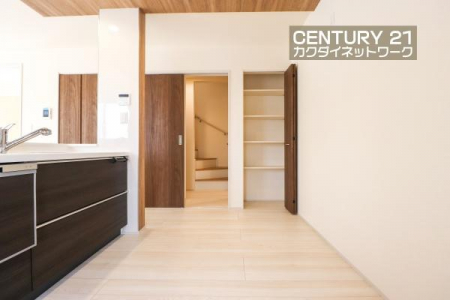 �L�b�`���@�L�b�`�����ɂ́A���[������܂��B���Z�X�y�[�X����邱�ƂȂ����[���m�ہB���������o�Ă��܂��悤�ȓ��p�i�Ȃǂ͂�����Ɏ��[����ΐl�ڂɕt�����Ɏ��[�ł��܂��B