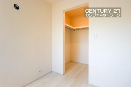 ���[�@����ƕ֗��ȃE�H�[�N�C���N���[�[�b�g�B�G�߂�p�r�ɕ����Ă��g�����������܂��B�m�����������񂨎����ł��A��������Ǝ��[���Ă��������܂��B�o�b�O��X�q�Ȃǂ̏��������[�ł��܂��B