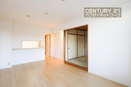 ���r���O�@�J���I�ȃ��r���O�_�C�j���O�ɂ͎��R�ƉƑ��݂�Ȃ��W�܂��Ă��܂��B