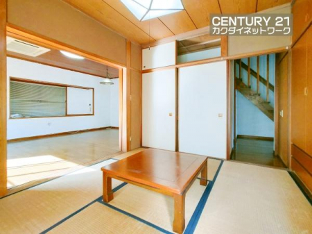 �@�P�K�a��4.5���ELDK�ɗאڂ��Ă���̂ł��q�l��V�΂����肨���Q�������肵�Ȃ���Ǝ����s���܂��B�Ƒ��c���◈�q���̋q�ԂȂǑ��p�r�ɂ��g�����������邽�߁A1������Ɣ��ɕ֗��ł��ˁB