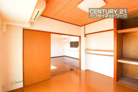 �@LDK�ɗאڂ��Ă���̂ł��q�l��V�΂����肨���Q�������肵�Ȃ���Ǝ����s���܂��B�Ƒ��c���◈�q���̋q�ԂȂǑ��p�r�ɂ��g�����������邽�߁A1������Ɣ��ɕ֗��ł��B