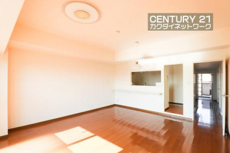 ���r���O�@�J���I�ȃ��r���O�_�C�j���O�ɂ͎��R�ƉƑ��݂�Ȃ��W�܂��Ă��܂��B