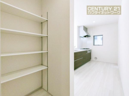 �L�b�`���@�L�b�`�����ɂ́A���[������܂��B���Z�X�y�[�X����邱�ƂȂ����[���m�ہB���������o�Ă��܂��悤�ȓ��p�i�Ȃǂ͂�����Ɏ��[����ΐl�ڂɕt�����Ɏ��[�ł��܂��B