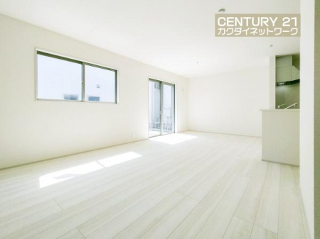 ���r���O�@�J���I�ȃ��r���O�_�C�j���O�ɂ͎��R�ƉƑ��݂�Ȃ��W�܂��Ă��܂��B