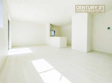 ���r���O�@���r���O�ƃ_�C�j���O�A2�̋�ԋ@�\���������A�I�݂Ɏg�������锭�z���A���C�t�X�^�C���ɐV������Ƃ�������炵�܂��B