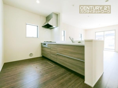 �L�b�`���@���H���̏��������Ȃ���Ƒ��Ƃ̉�b���y���߂�ΖʃL�b�`���B