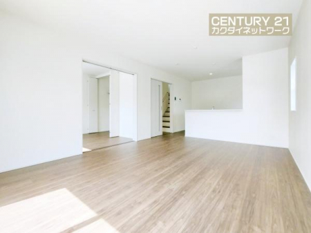 ���r���O�@�J���I�ȃ��r���O�_�C�j���O�ɂ͎��R�ƉƑ��݂�Ȃ��W�܂��Ă��܂��B