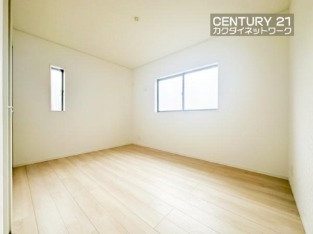 �@���������J���[�̏��ނ������ɒ��a�����{�@��B