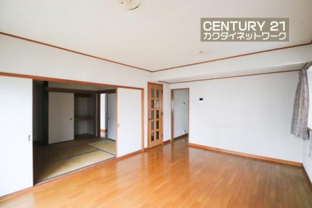 rO@JIȃrO_CjOɂ͎RƉƑ݂ȂW܂Ă܂B