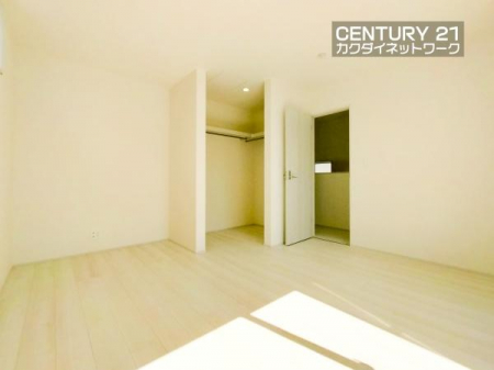 �@����ƕ֗��ȃE�H�[�N�C���N���[�[�b�g�B�G�߂�p�r�ɕ����Ă��g�����������܂��B
�m�����������񂨎����ł��A��������Ǝ��[���Ă��������܂��B
�o�b�O��X�q�Ȃǂ̏��������[�ł��܂��B