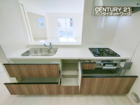 �L�b�`���@���[�L�x�ȃL�b�`���ŁA������������ꂢ�Ɏ��[�B