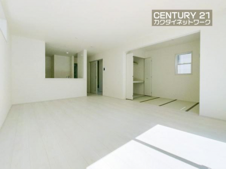 ���r���O�@�J���I�ȃ��r���O�_�C�j���O�ɂ͎��R�ƉƑ��݂�Ȃ��W�܂��Ă��܂��B