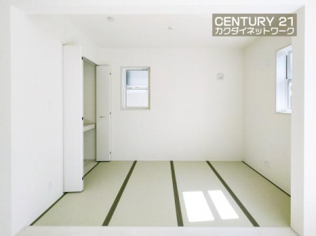 �@LDK�ɗאڂ��Ă���̂ł��q�l��V�΂����肨���Q�������肵�Ȃ���Ǝ����s���܂��B