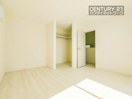 �@����ƕ֗��ȃE�H�[�N�C���N���[�[�b�g�B�G�߂�p�r�ɕ����Ă��g�����������܂��B
�m�����������񂨎����ł��A��������Ǝ��[���Ă��������܂��B
�o�b�O��X�q�Ȃǂ̏��������[�ł��܂��B