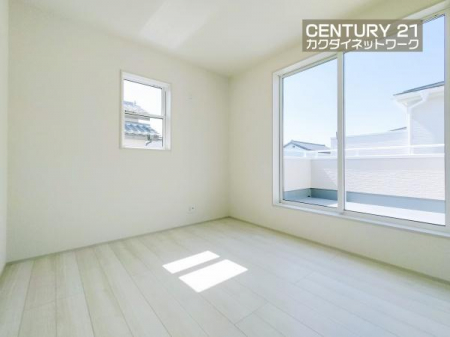 �@���������J���[�̏��ނ������ɒ��a�����{�@��B