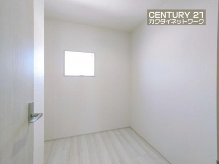 ���[�@�X�g���[�W���[��������A�N���[�[�b�g�ɓ��肫��Ȃ��Ȃ����������܂��Ă������������ɂ��g���܂��B