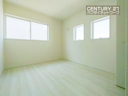 �@�����璍�����z���Ŗ��邢��ԁB