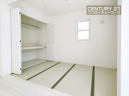 �@LDK�ɗאڂ��Ă���̂ł��q�l��V�΂����肨���Q�������肵�Ȃ���Ǝ����s���܂��B