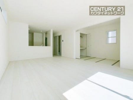 ���r���O�@�J���I�ȃ��r���O�_�C�j���O�ɂ͎��R�ƉƑ��݂�Ȃ��W�܂��Ă��܂��B