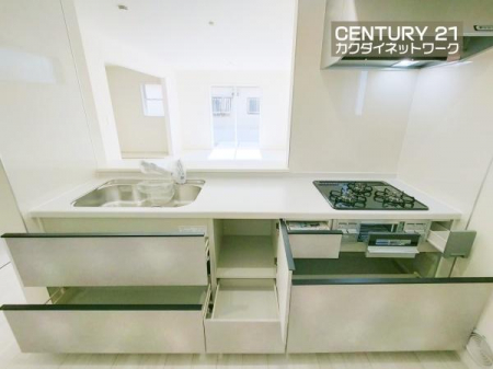 �L�b�`���@���[�L�x�ȃL�b�`���ŁA������������ꂢ�Ɏ��[�B