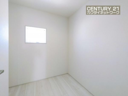 ���[�@�X�g���[�W���[��������A�N���[�[�b�g�ɓ��肫��Ȃ��Ȃ����������܂��Ă������������ɂ��g���܂��B