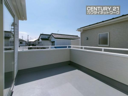 �o���R�j�[�@�[���ȍL�����m�ۂ��ꂽ�o���R�j�[�B