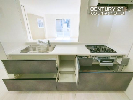 �L�b�`���@���[�L�x�ȃL�b�`���ŁA������������ꂢ�Ɏ��[�B