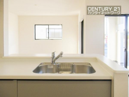 �L�b�`���@���H���̏��������Ȃ���Ƒ��Ƃ̉�b���y���߂�ΖʃL�b�`���B