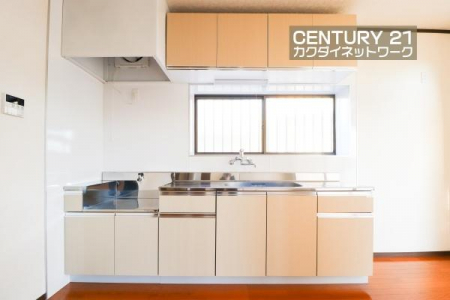 �L�b�`���@�������Ă���܂��̂Ŗ��邢�L�b�`���ł������ł��܂��B