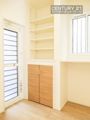 �L�b�`���@�L�b�`���ɂ͉��I�����Ă���A�H�ނ⒲�����̃X�g�b�N�ȂǗl�X�Ȃ��̂����[�ł��܂��B