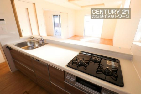 �L�b�`���@���H���̏��������Ȃ���Ƒ��Ƃ̉�b���y���߂�ΖʃL�b�`���B