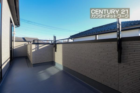 �o���R�j�[�@�[���ȍL�����m�ۂ��ꂽ�o���R�j�[�B