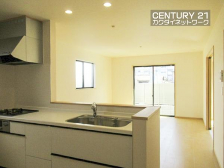 �L�b�`���@���H���̏��������Ȃ���Ƒ��Ƃ̉�b���y���߂�ΖʃL�b�`���B