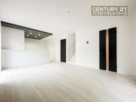 ���r���O�@�J���I�ȃ��r���O�_�C�j���O�ɂ͎��R�ƉƑ��݂�Ȃ��W�܂��Ă��܂��B