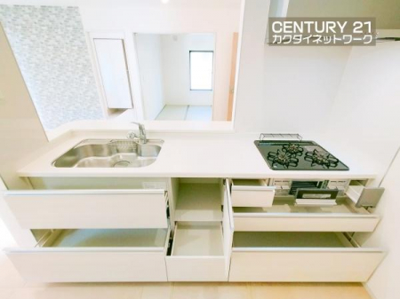 �L�b�`���@���[�L�x�ȃL�b�`���ŁA������������ꂢ�Ɏ��[�B