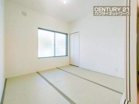 �@LDK�ɗאڂ��Ă���̂ł��q�l��V�΂����肨���Q�������肵�Ȃ���Ǝ����s���܂��B