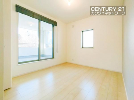 �@���������J���[�̏��ނ������ɒ��a�����{�@��B