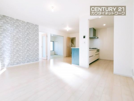 ���r���O�@�J���I�ȃ��r���O�_�C�j���O�ɂ͎��R�ƉƑ��݂�Ȃ��W�܂��Ă��܂��B