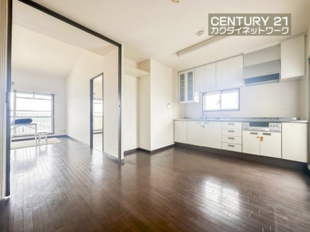 ���r���O�@�J���I�ȃ��r���O�_�C�j���O�ɂ͎��R�ƉƑ��݂�Ȃ��W�܂��Ă��܂��B