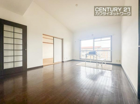 ���r���O�@���r���O�ƃ_�C�j���O�A2�̋�ԋ@�\���������A�I�݂Ɏg�������锭�z���A���C�t�X�^�C���ɐV������Ƃ�������炵�܂��B