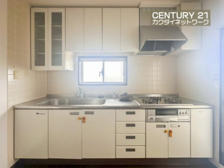 �L�b�`���@���[�L�x�ȃL�b�`���ŁA������������ꂢ�Ɏ��[�B