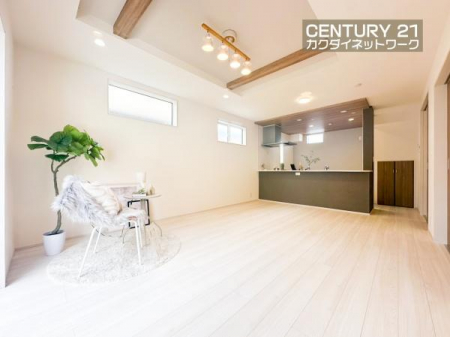 ���r���O�@�J���I�ȃ��r���O�_�C�j���O�ɂ͎��R�ƉƑ��݂�Ȃ��W�܂��Ă��܂��B